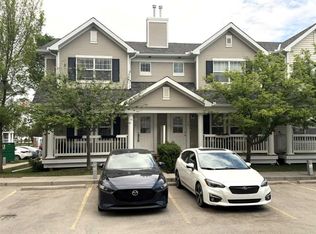 32 S Country Village Ln NE, Calgary, AB T3K0E7