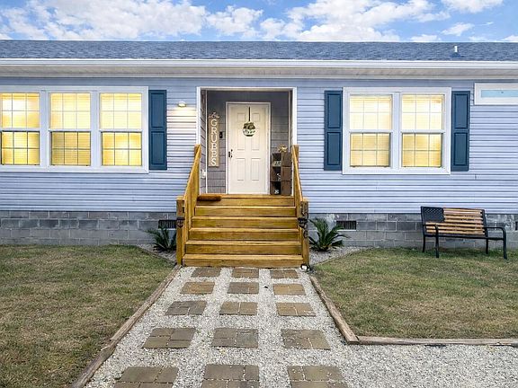 3rd image of 1036 Black Tom Rd