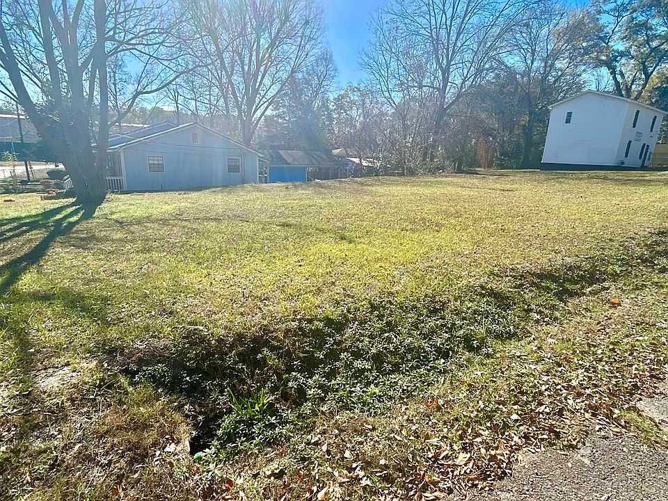 2nd image of 171 Ellis St #1