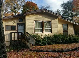 25 Surrey Ln, North Kingstown, RI 02852