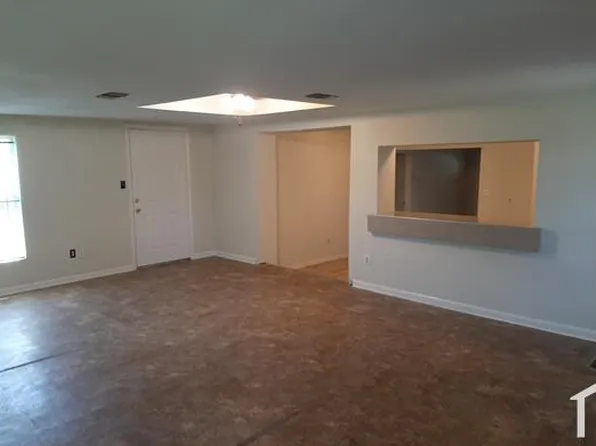 4947 E Ridgecreek Dr, Houston, TX 77053
