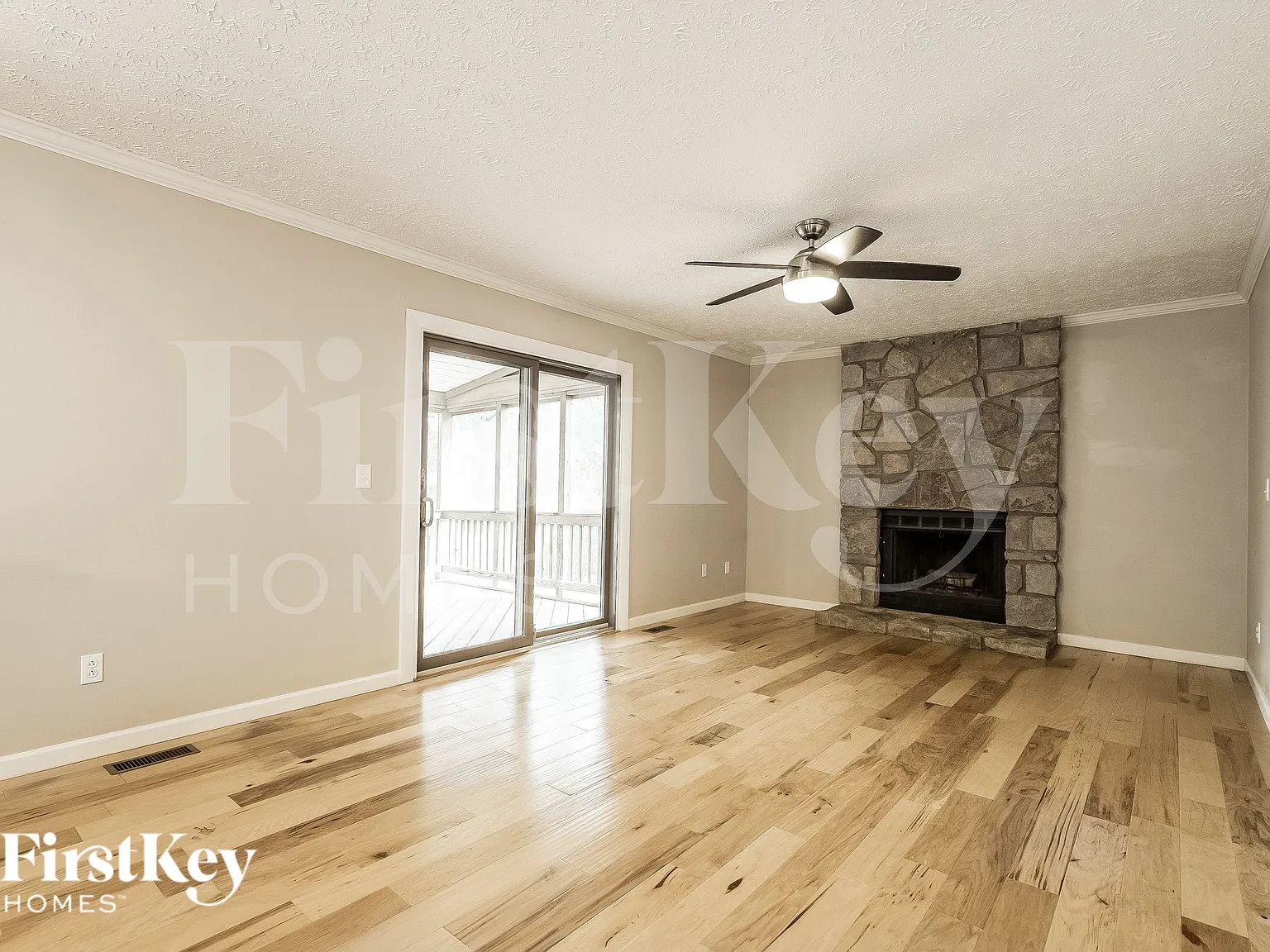 4 bed, 2.5 bath, 1940 sqft, $3,130 — Photo 3