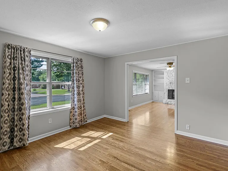 Dining room, office or play room