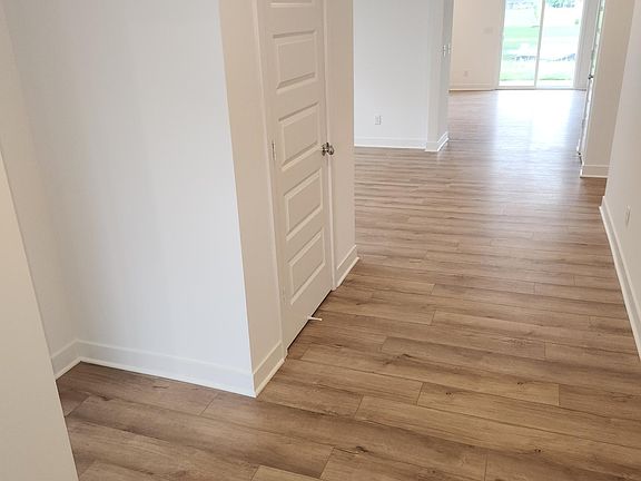 3rd image of 17264 Hanningfield Way