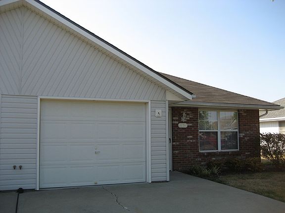 2nd image of 1131 SW Ephraim Dr