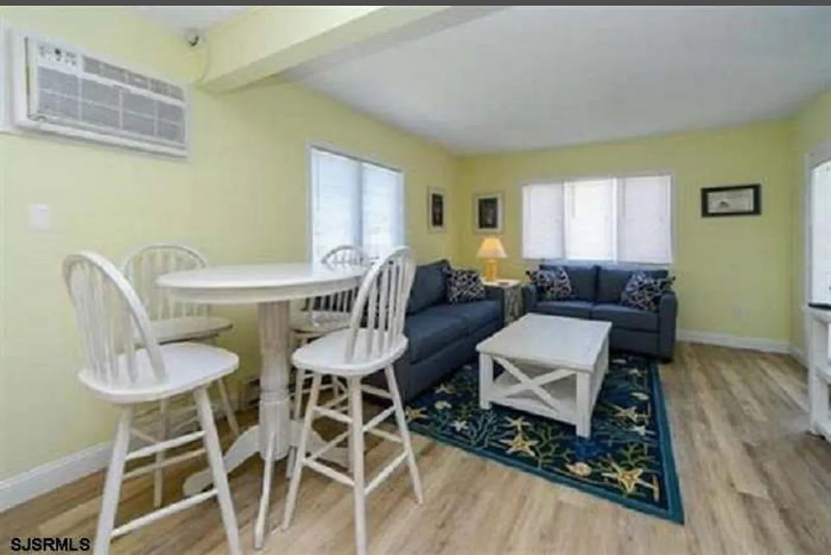 1 bed, 392 sqft, $1,400 — Photo 2