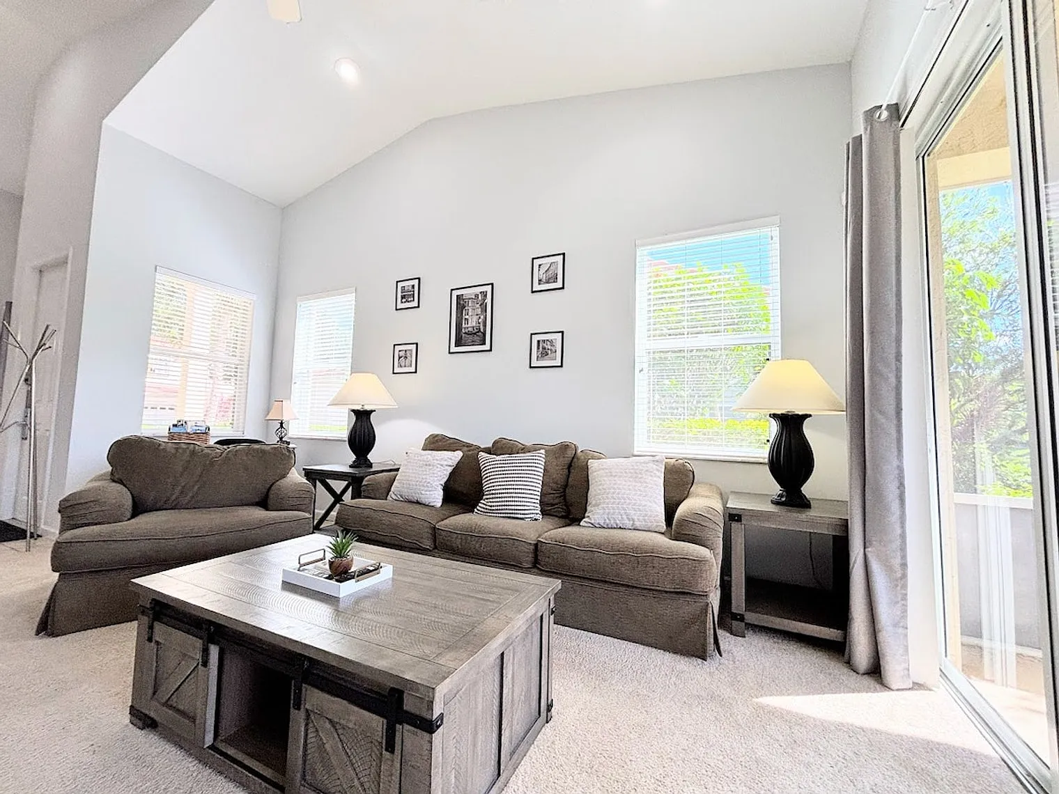 3 bed, 2.0 bath, $3,690 — Photo 4