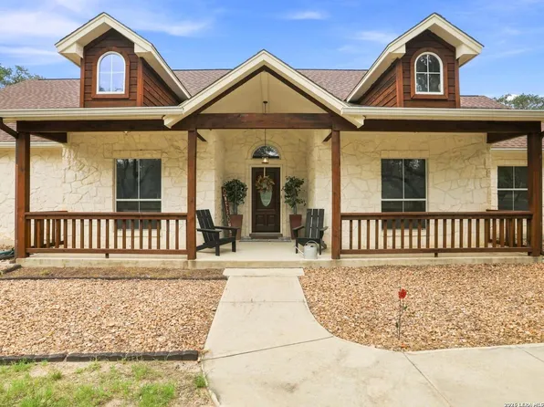 316 GOVERNORS DR, Floresville, TX 78114