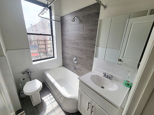 4th image of 745 Nereid Ave APT 4C