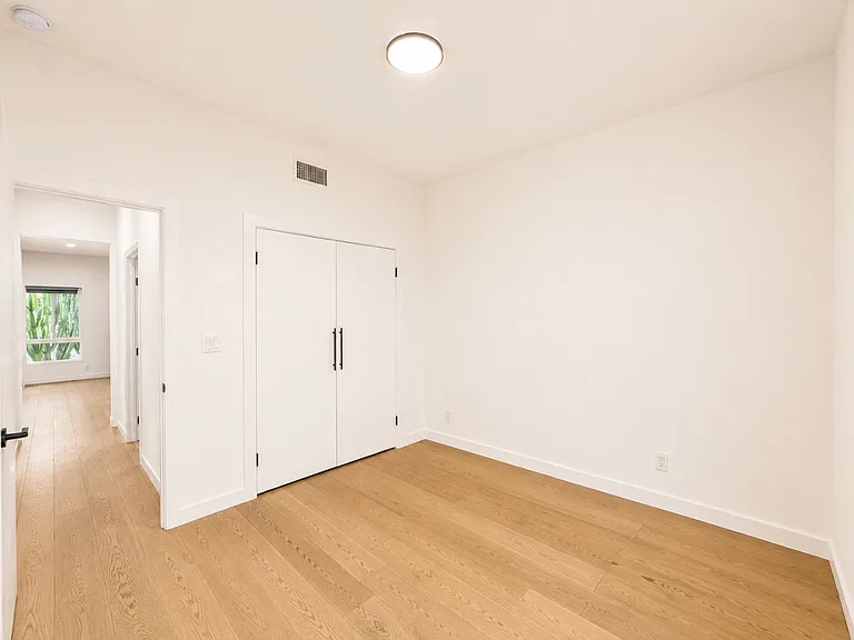 976 N El Centro Ave #976A — Photo 8
