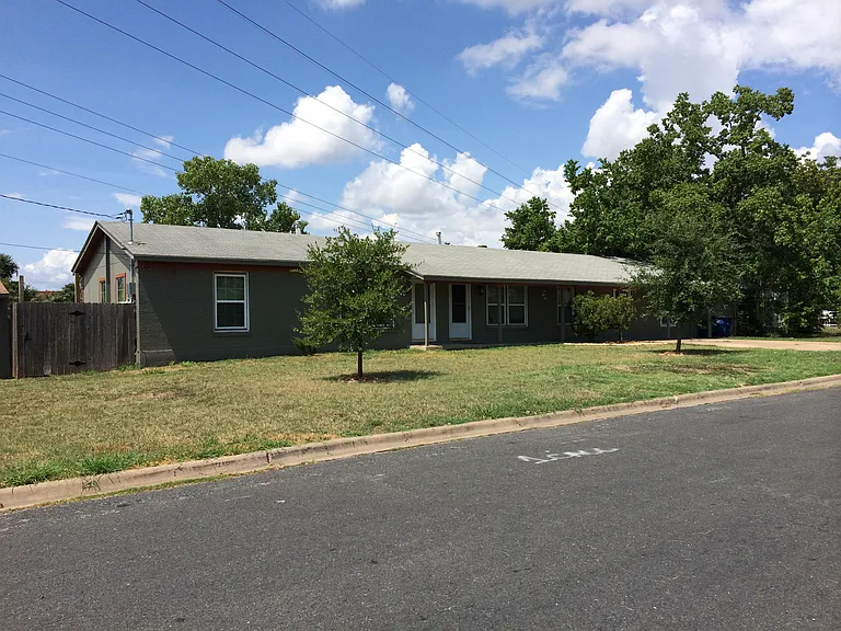 5200 Overbrook Dr #B — Photo 2