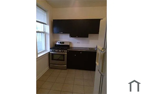 Building Photo - 648 E 62nd St #1