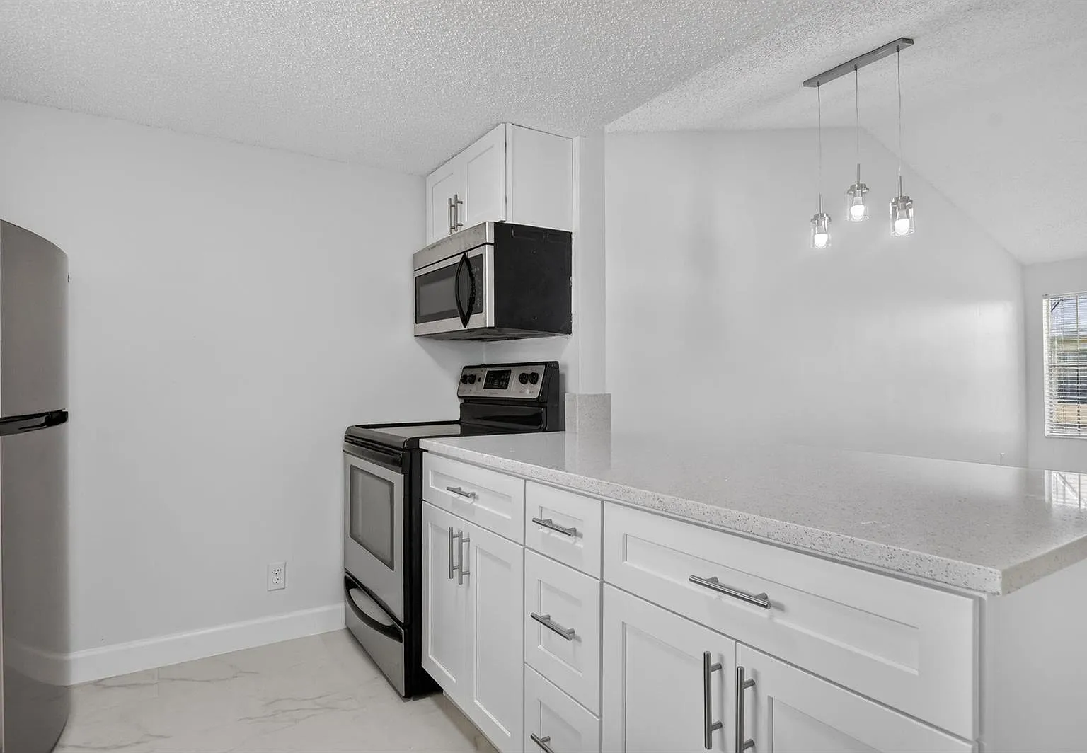 2 bed, 2.0 bath, 981 sqft, $2,950 — Photo 4