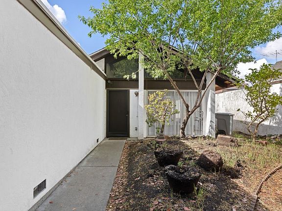 2nd image of 1022 E Evelyn Ave