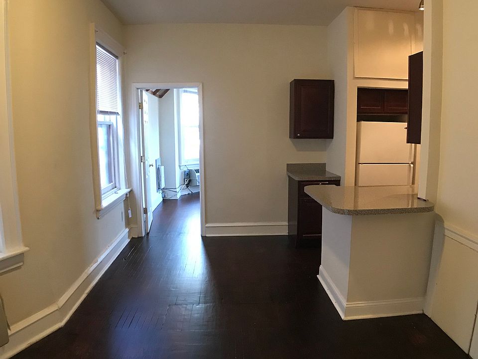 4617-spruce-st-2r-1