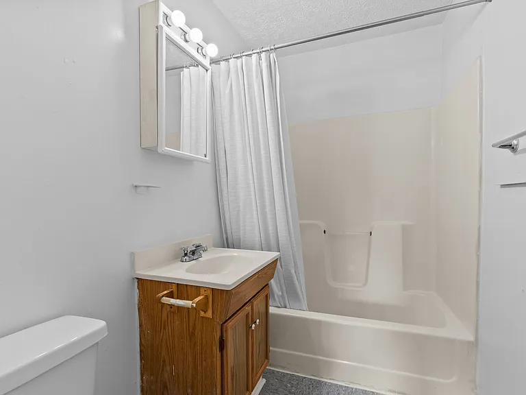 1724 W 48th St — Photo 10