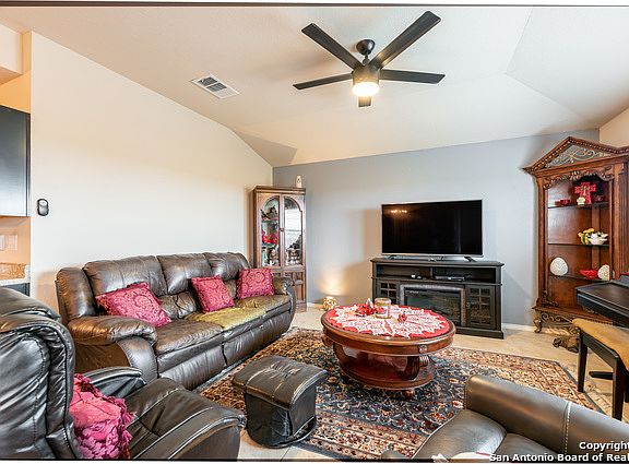 5th image of 916 Bexley Dr