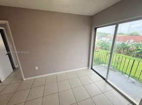 3130 NW 21st Ct, Miami, FL