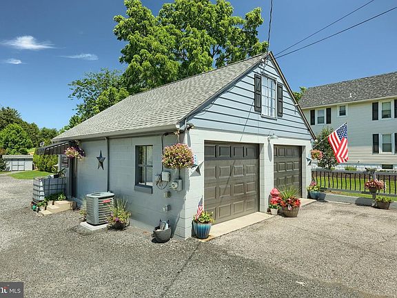 4th image of 145 Boyer St
