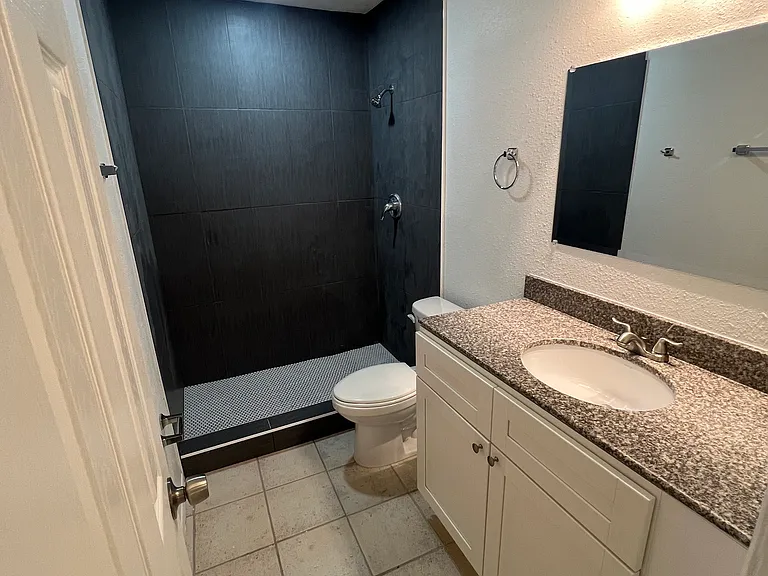 923 Royal Palm Dr — Photo 9