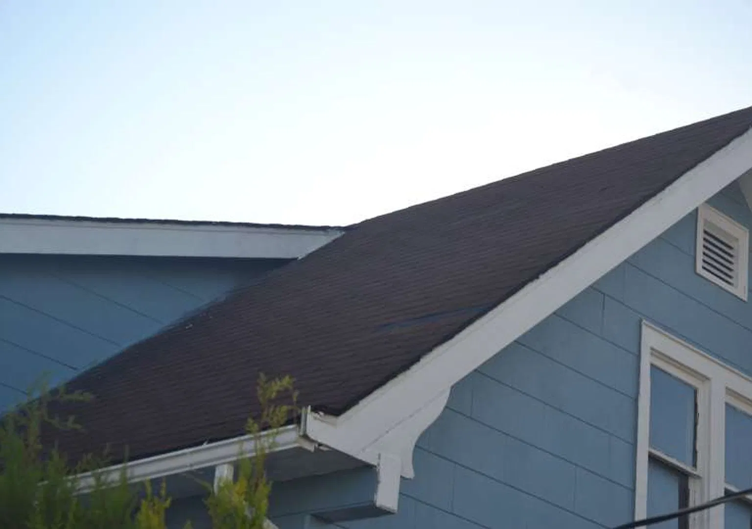 4 Bedroom and 1.5 Bath Single family with Detached garage — Photo 3