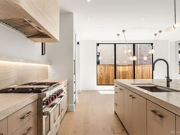 3rd image of 824 S Franklin Street