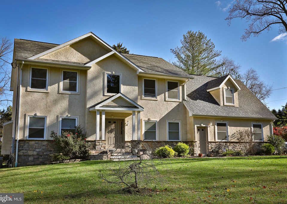 1st image of 479 Pheasant Dr