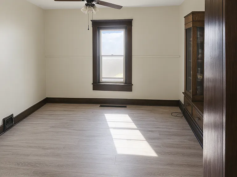 4409 Gifford Ave — Photo 10
