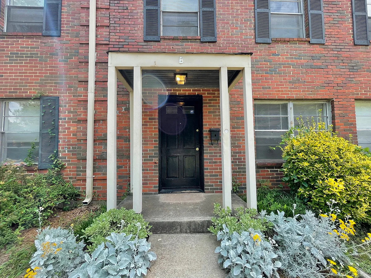 Building Photo - 1615 Valley Ave