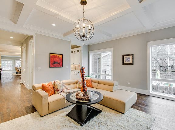 5th image of 2315 W Roscoe St #Penthouse