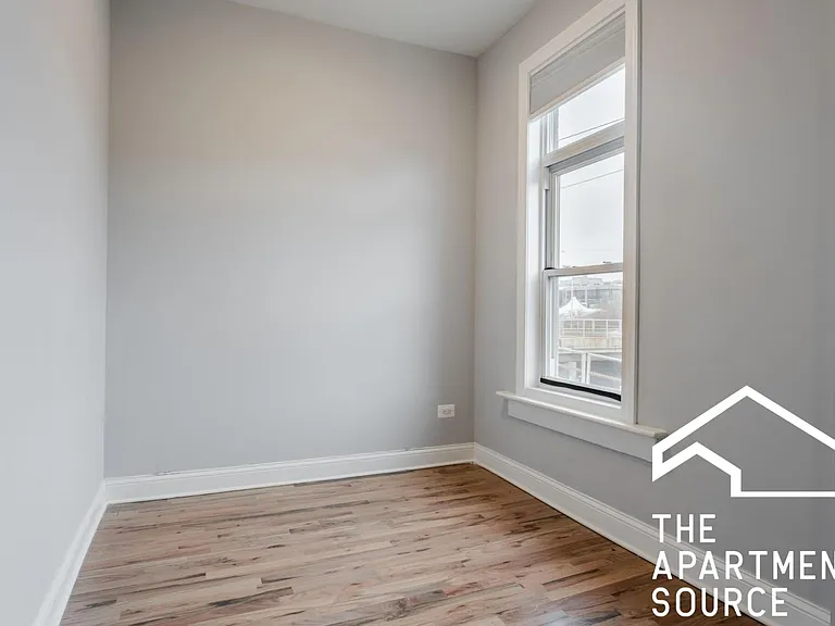731 W Ohio St #3 — Photo 6