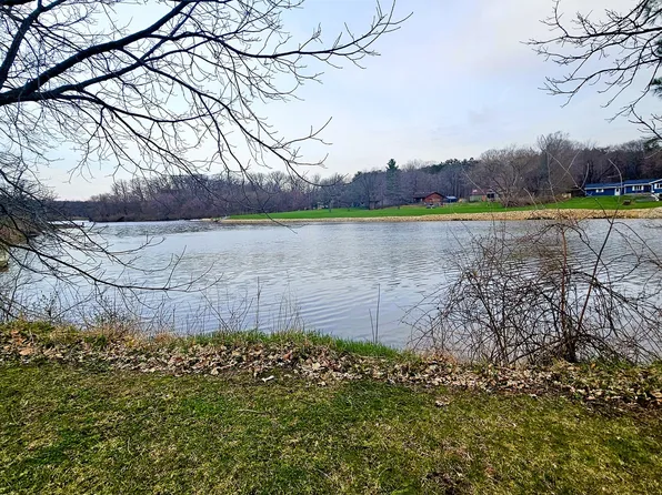 701 Woodland Dr, Dixon, IL 61021