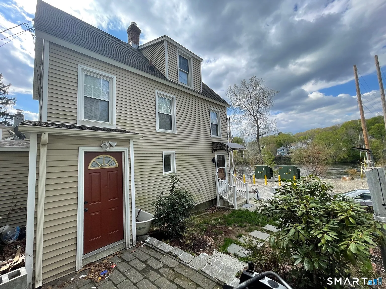 4 bed, 1.0 bath, 991 sqft, $2,200 — Photo 2