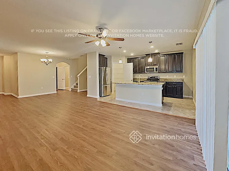 2729 Hampton Green Ln — Photo 7