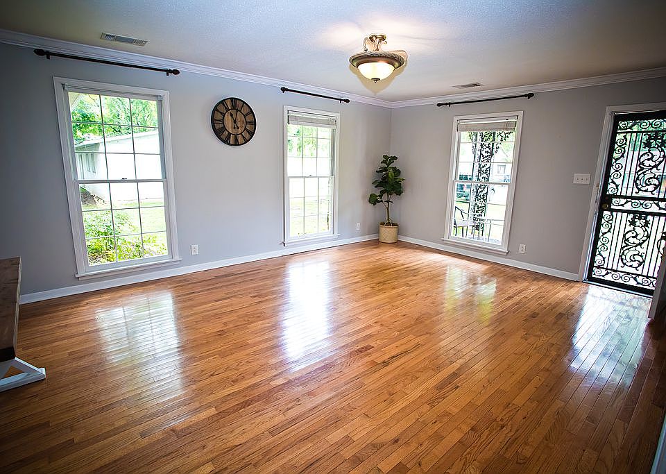 Front/main living room