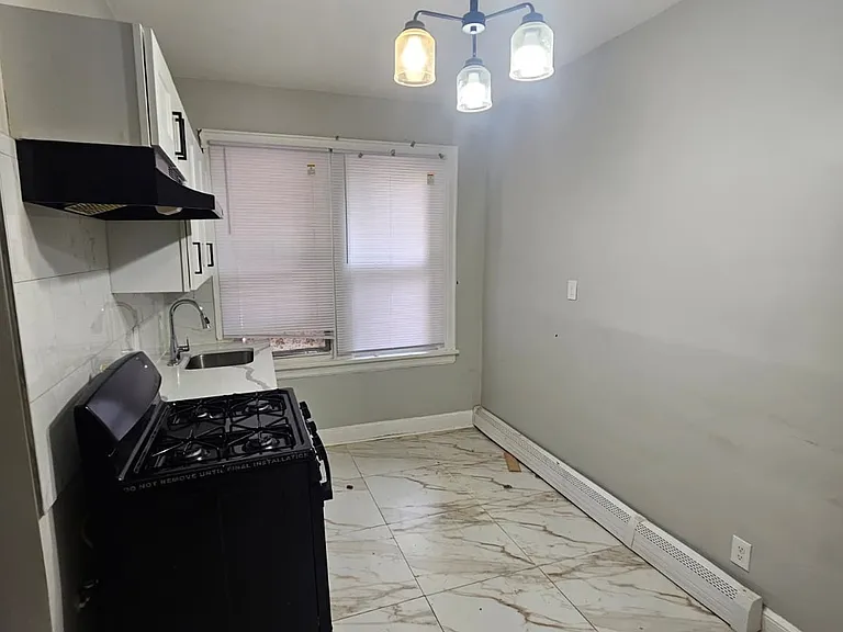 379 E 27th St #4 — Photo 4