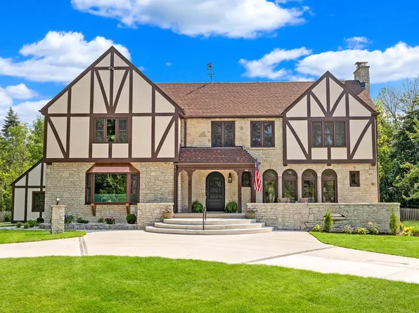 8100 North Lake DRIVE, Fox Point, WI 53217