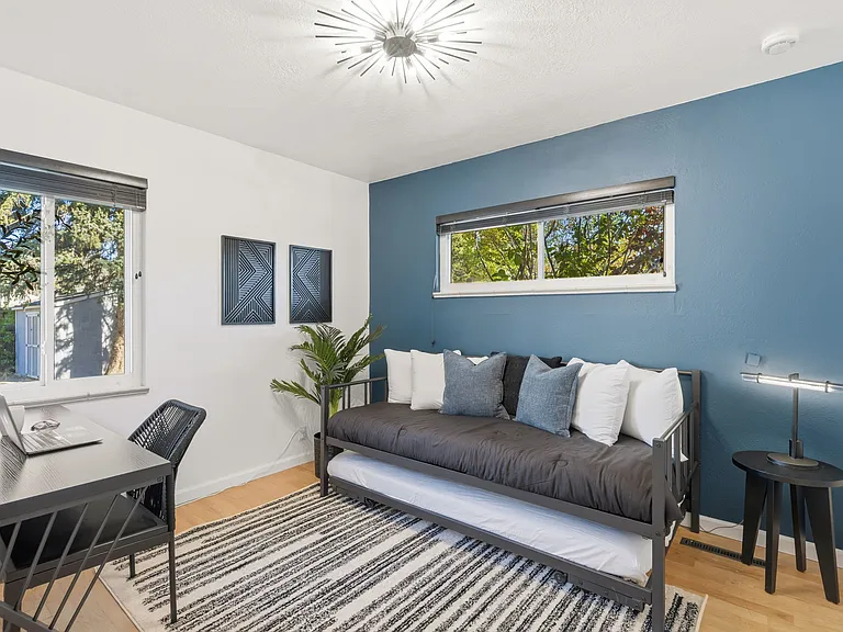 1004 Mantz Pl — Photo 16