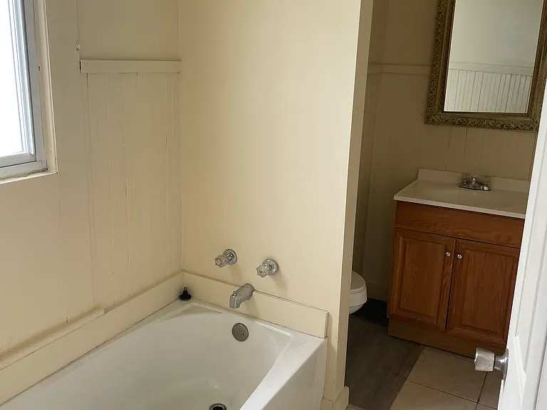 716 E Long Ave — Photo 9