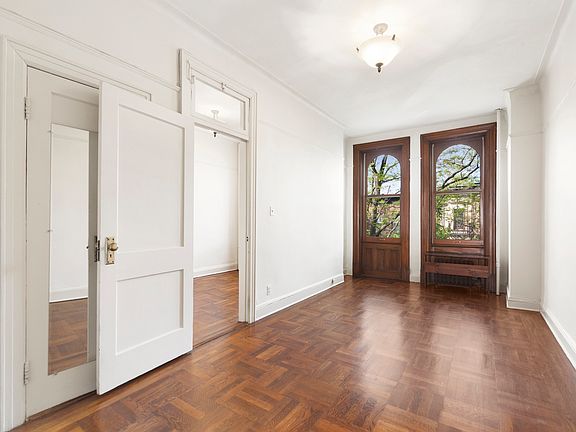 3rd image of 110 Garfield Pl #2