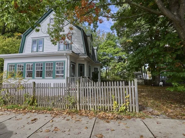 21 Bertson Ave, West Roxbury, MA 02132
