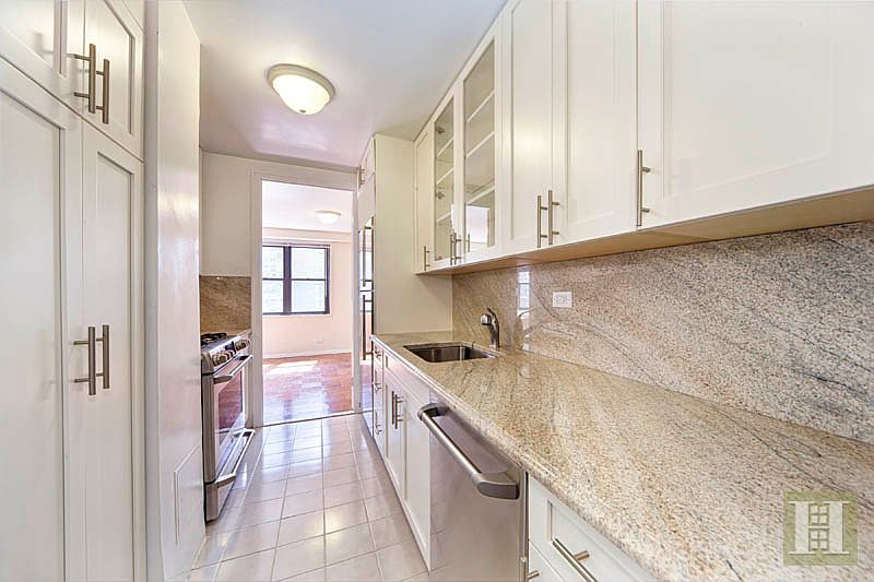2nd image of 165 W 66th St APT 18L