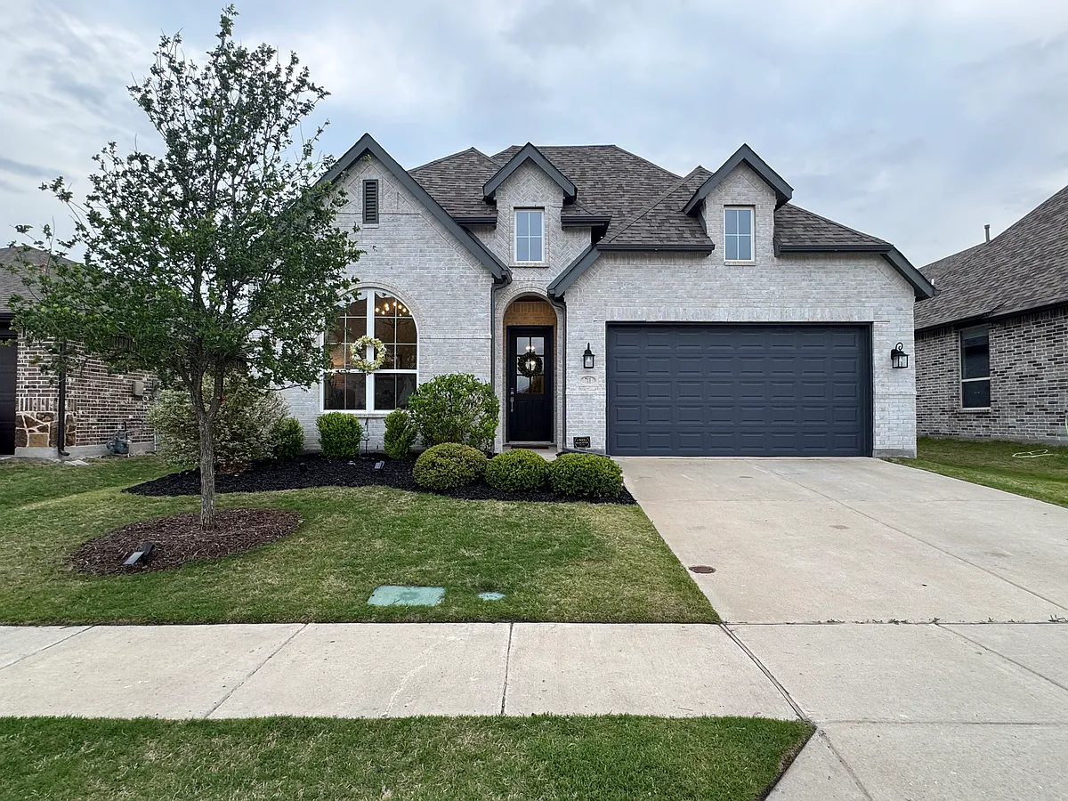 Building Photo - 711 Markham Dr