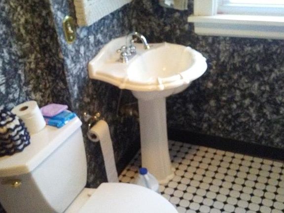 5th image of 1479 Redwood Ave