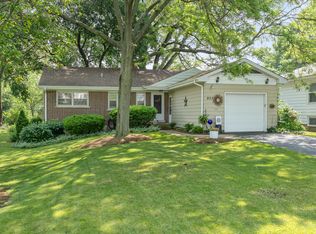 931 Sunset Rd, Wheaton, IL 60189