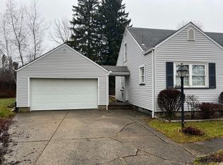 1914 Churchill Rd, Girard, OH 44420