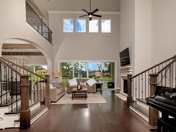 4th image of 24 Waterbridge Dr