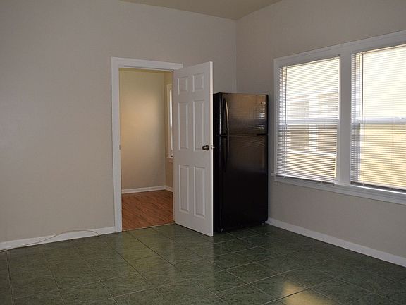 5th image of 1018 W 57th St APT 02