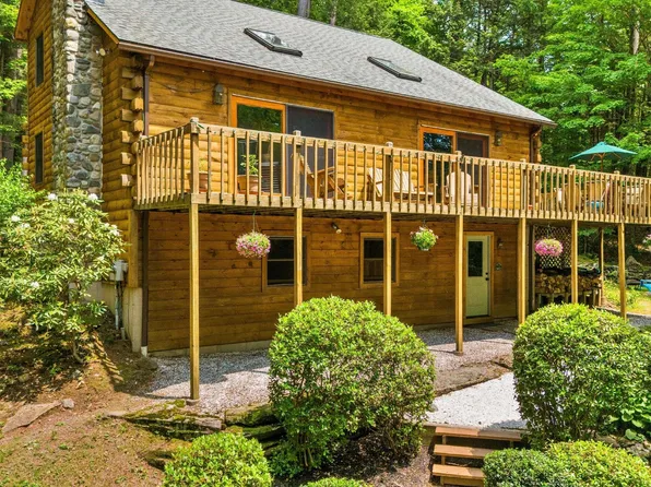 6 Brookside Gln, Huntington, MA 01050