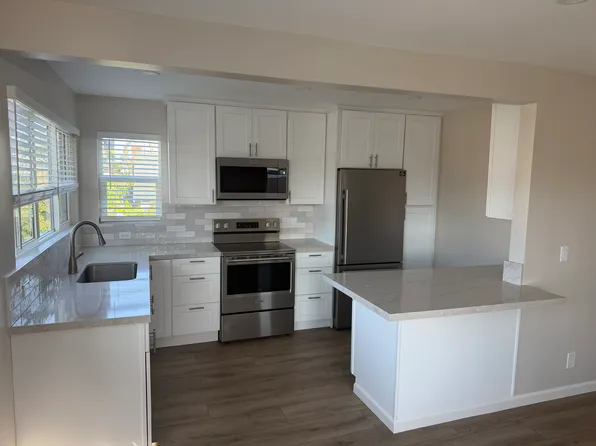 126 3rd St, Seal Beach, CA 90740
